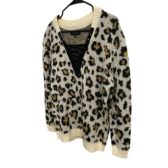 Love Tree Leopard Print Sweater With Black Lace Up V-Neck Detail Sz Medium - Picture 3 of 10